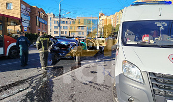 Три человека пострадали в массовом ДТП на улице Дмитрия Ульянова в Туле
