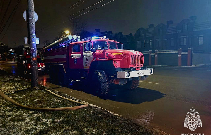 При пожаре в частном доме в Туле спасли 69-летнего мужчину