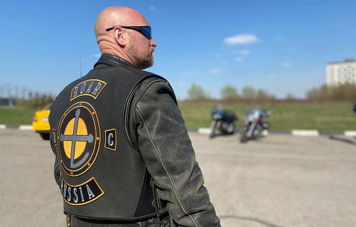 «Одни выбирают комфорт, а другие свободу и ветер»: байкеры из ROAR MC рассказали о своих ритуалах и образе жизни