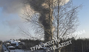 Жилой дом горит в деревне Хопилово в Туле