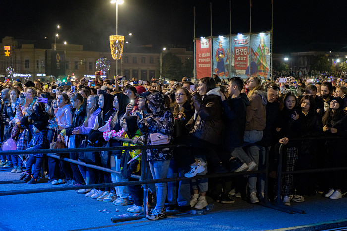 Фоторепортаж с выступления Artik & Asti на День города в Туле