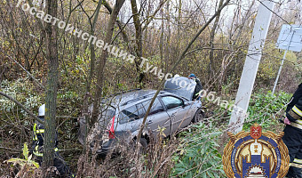 Иномарка слетела в кювет на трассе в Кимовском районе