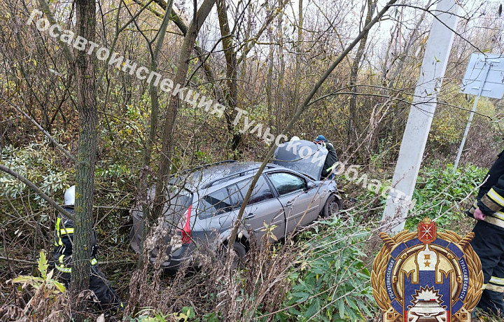 Иномарка слетела в кювет на трассе в Кимовском районе