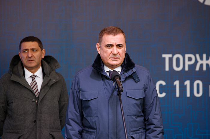 Дюмину и гендиректору «Россетей» Рюмину показали новый питающий центр в Туле