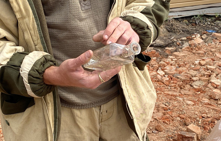 Курительные трубки, ножи, монеты, кресты: что нашли археологи на месте строительства ЖК в самом центре Тулы