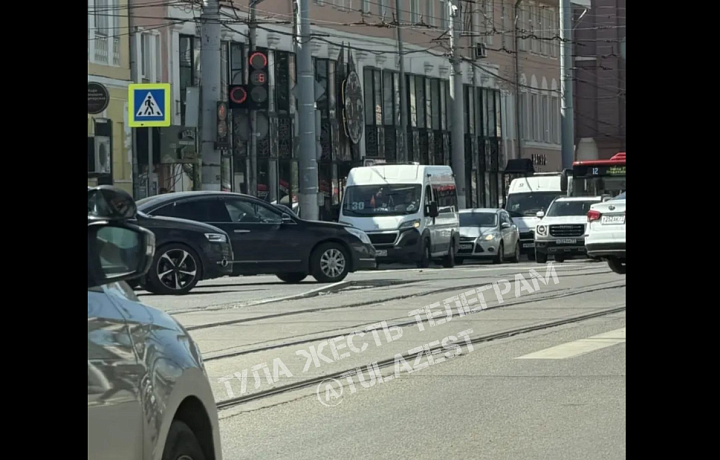 В центре Туле из-за жары деформировались трамвайные рельсы