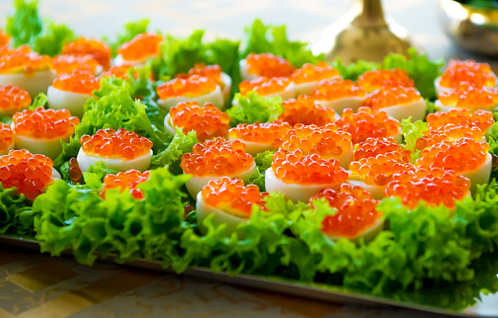 Врач рассказал, с какого возраста можно давать детям морепродукты