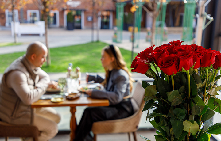 Финал второго сезона «Холостяк.FM»: Евгений Махиня встретился с победительницей проекта