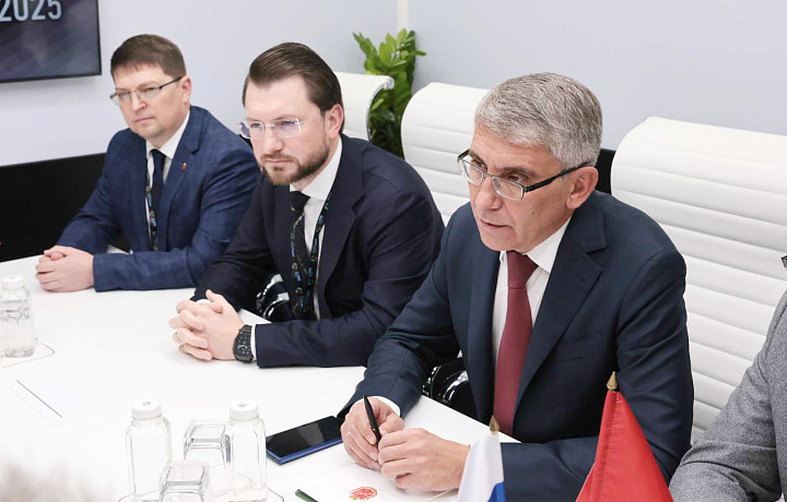 Губернатор Миляев встретился с председателем Государственного военно-промышленного комитета Республики Беларусь Дмитрием Пантусом