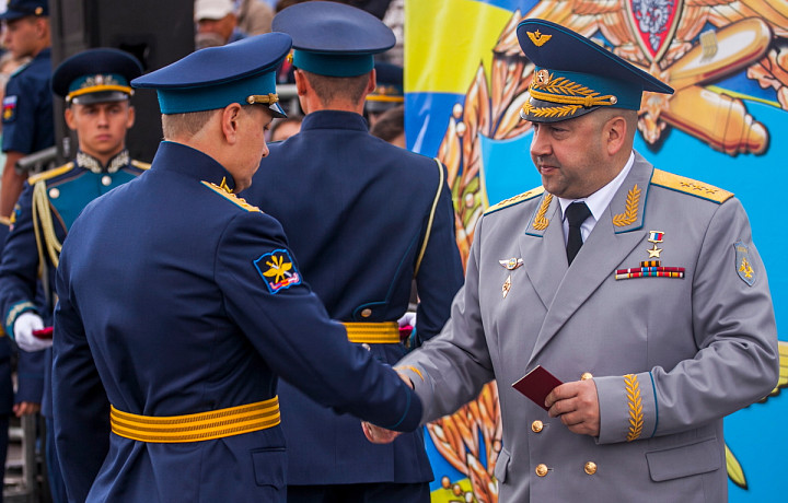 Сергей Суровикин – биография нового командующего объединенной группировкой российских войск на Украине