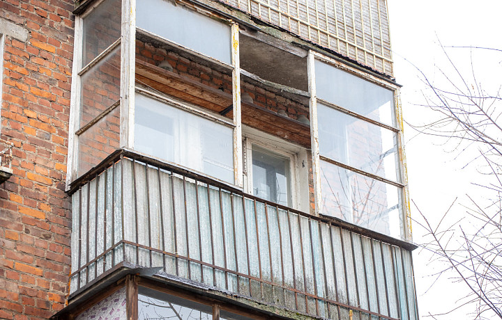 Тулякам напомнили, что нельзя делать на балконе