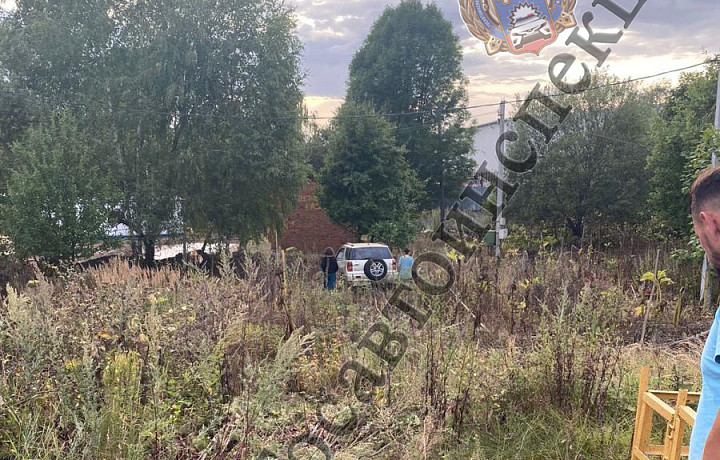 На Нечаевском шоссе в Заокском районе Toyota RAV 4 съехал в кювет из-за питбайка