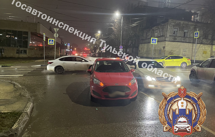 На улице Пушкинской в Туле автоледи на Ford Fiesta сбила пенсионерку