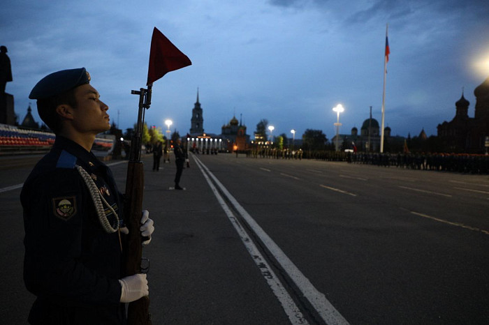 На площади Ленина в Туле началась репетиция парада