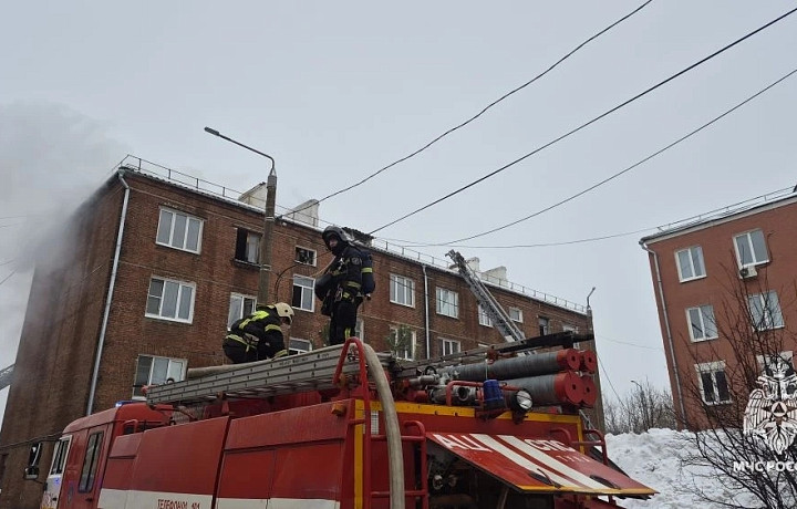 В Туле потушили пожар в четырёхэтажке на улице Луначарского