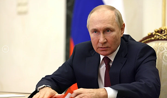 Владимир Путин поручил главе МЧС организовать помощь людям в зоне затопления в Херсонской области
