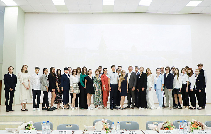 Тульские выпускники, сдавшие на 100 баллов ЕГЭ, получат денежное вознаграждение