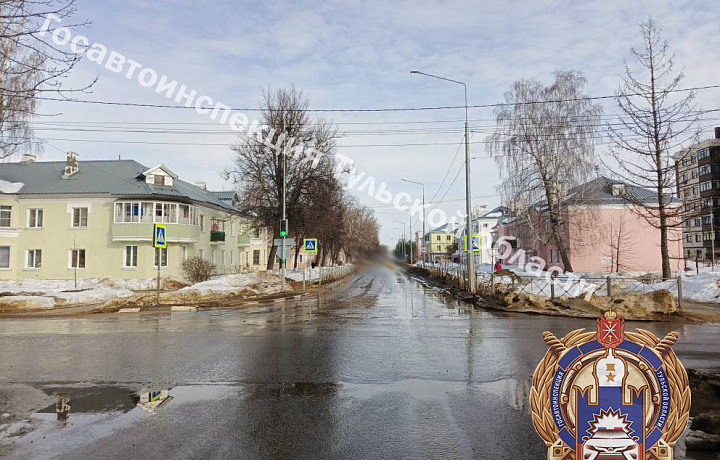 В Новомосковске автомобиль сбил пешехода на «зебре»