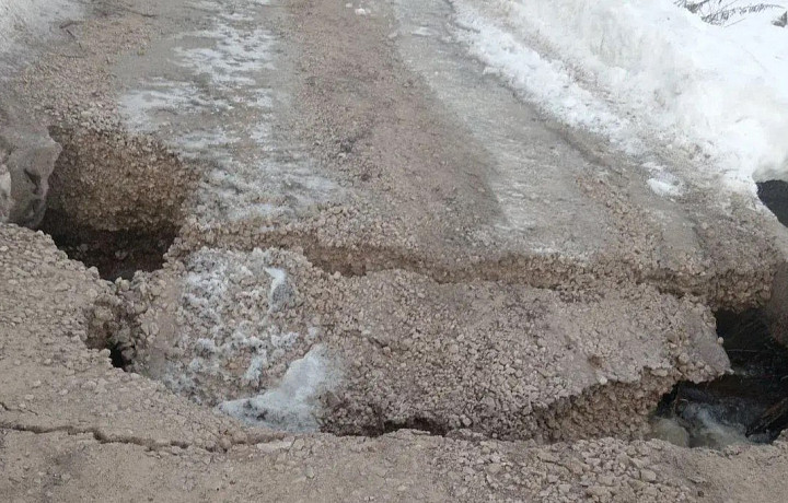 В Ясногорске из-за разрушения моста жителям посоветовали до лета ездить только на электричках