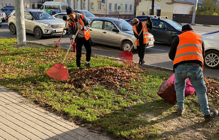 Тулу от мусора 11 октября убирали 300 рабочих и 50 единиц техники