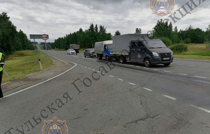 В Ленинском районе Тулы водитель «Лады» спровоцировал массовое ДТП