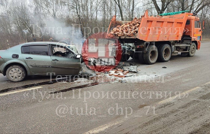 Водитель «Рено» погиб в результате ДТП под Новомосковском