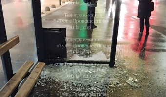 Вандалы разгромили автобусную остановку на улице Болдина в Туле