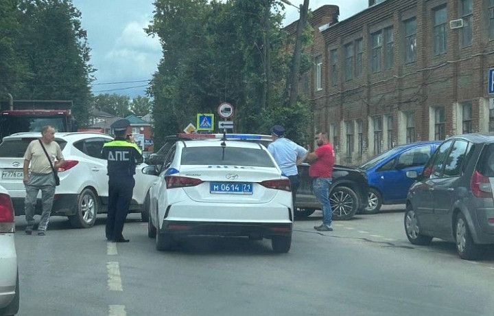 Тройное ДТП произошло на улице Заводская в Туле