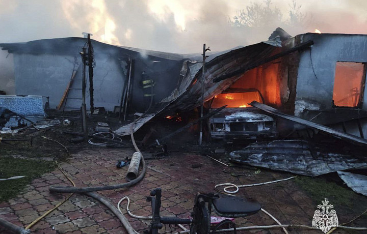 Два человека пострадали при пожаре в частном доме в Ефремове