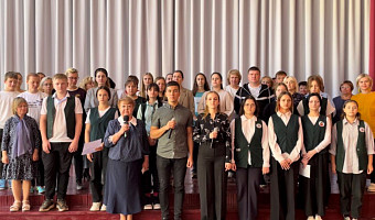 Тульская школа приняла участие во флешмобе в поддержку Севастополя