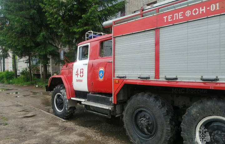 Женщина попала в больницу после пожара в пятиэтажке в тульских Липках