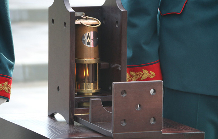 В Тулу привезли частицу Вечного огня с мемориала «Курская дуга»