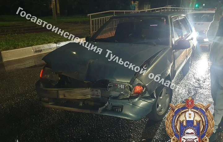 В Туле ВАЗ врезался в припаркованную Skoda: пострадала пассажирка