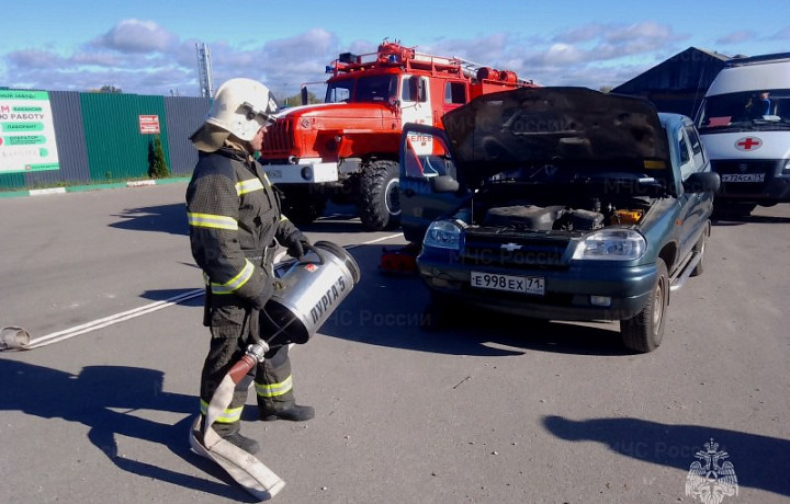 Белёвские спасатели ликвидировали последствия условного ДТП