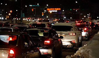 В Туле улица Рязанская встала в огромной пробке вечером 26 января