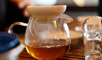 Зеленый не полезнее черного: гастроэнтеролог развеяла мифы о чае