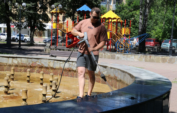 В Туле проводится чистка фонтанов