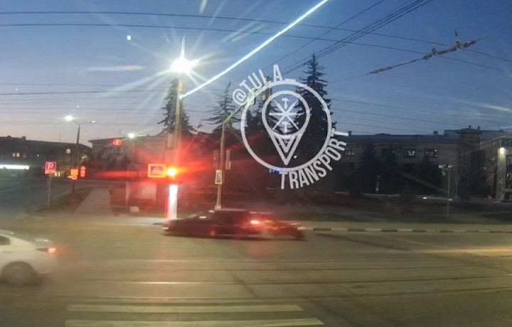 Момент ДТП с мотоциклом и Lada Kalina на улице Советской в Туле попал на видео