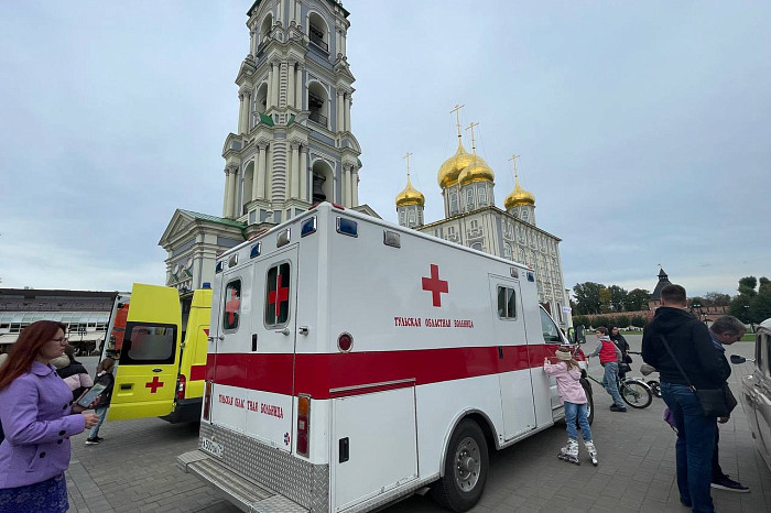Тулякам показали автомобили скорой помощи разных лет: фоторепортаж