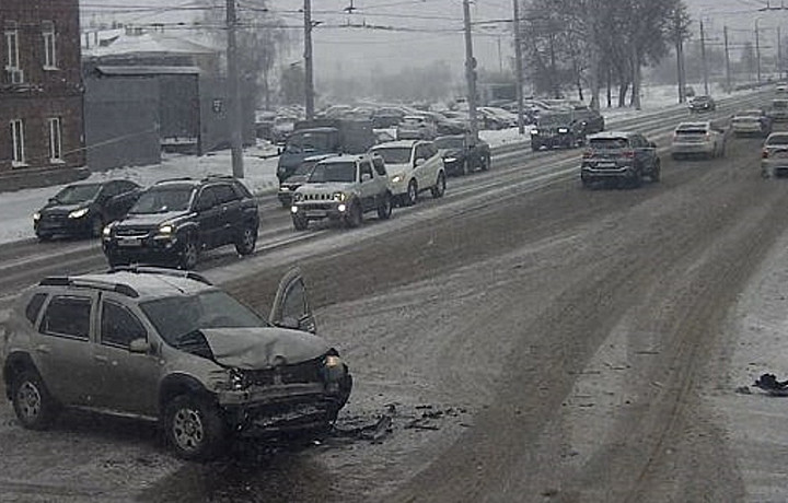 На улице Советской в Туле собралась пробка из-за ДТП