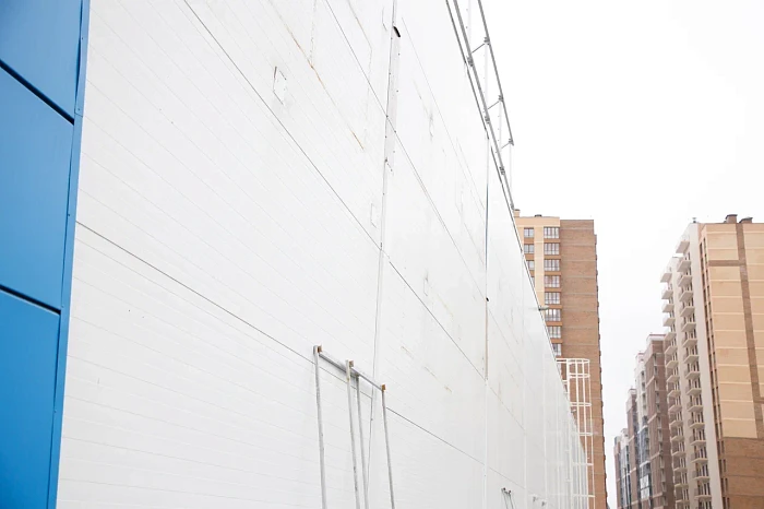 Рабочие начали разбирать здание магазина «Декатлон» в Туле