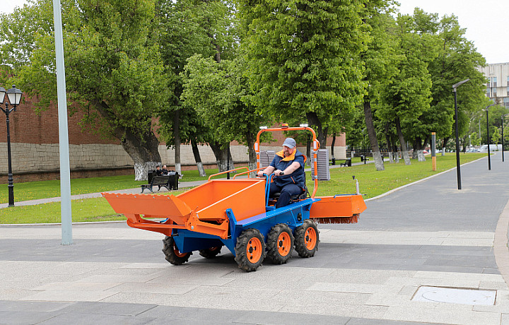 Первый российский электротрактор будет убирать улицы Тулы