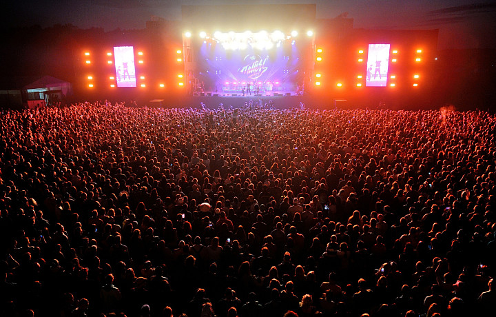 В арт-кэмпе «Дикая Мята» откроется филиал Московской библиотеки имени Юрия Гагарина, в мае на домиках появятся новые муралы с изображением музыкантов. Этим летом впервые на фестивале выступят Хаски, «Фанкин» и «Созвездие отрезок»