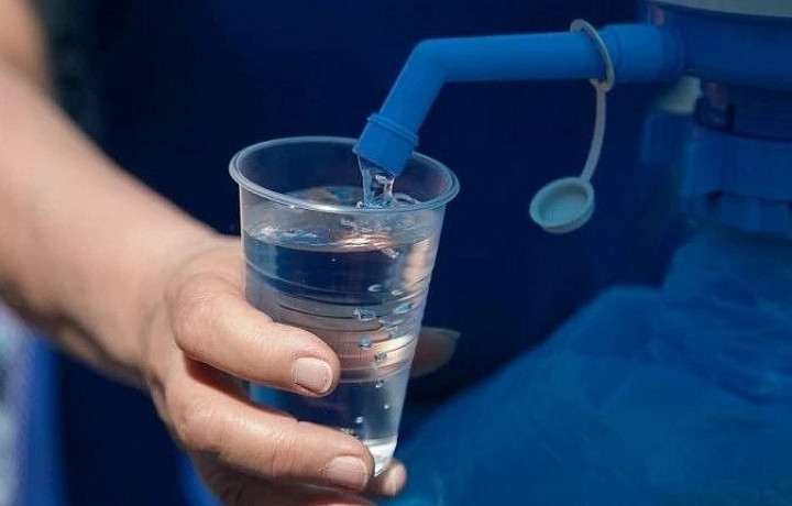 Тулякам бесплатно раздают питьевую воду из-за жары