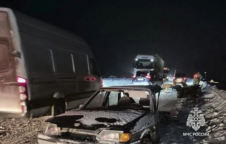 Грузовик и две легковушки столкнулись на трассе «Лопатково – Ефремов» под Тулой
