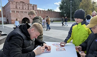 В центре Тулы проходит автограф-сессия футболистов «Арсенала» в рамках гастрофестиваля «Левшин 2.0 26»