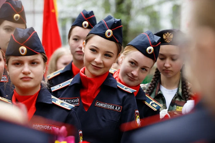 Тульские кадеты и студенты поздравили ветерана Великой Отечественной войны с наступающим Днем Победы