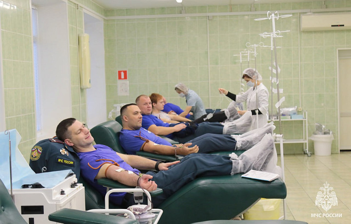 Тульские спасатели стали донорами крови