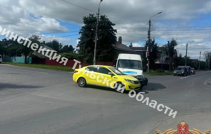 Водителя иномарки госпитализировали после ДТП на улице Болотова в Туле