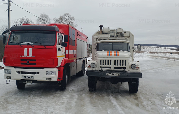 Из-за резкого подъема воды в реке Дон в Тульской области разрушился мост